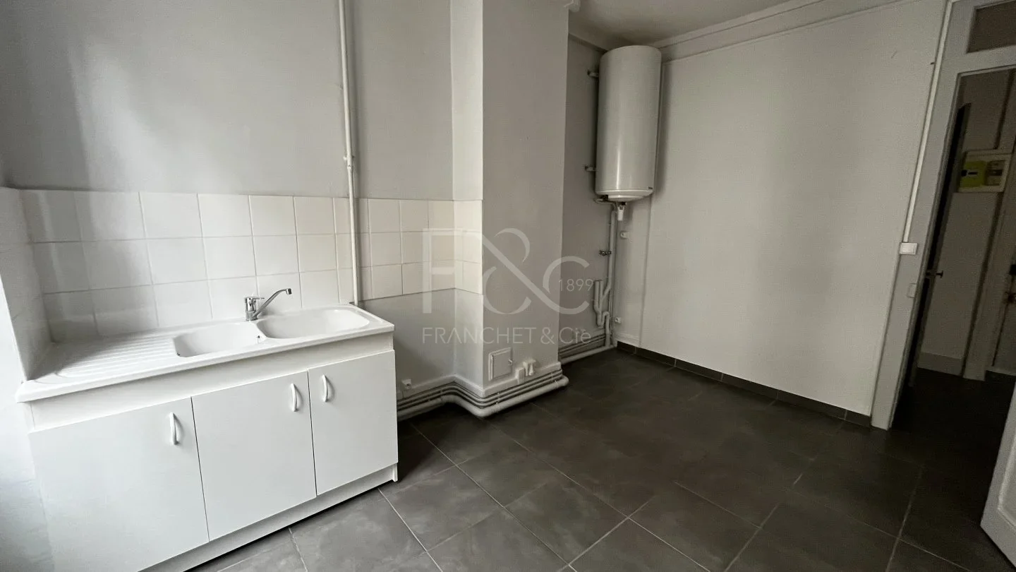 Flat Rue Renan in Lyon