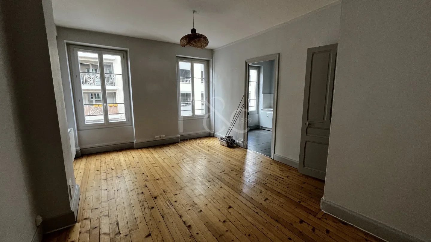 Flat Rue Renan in Lyon