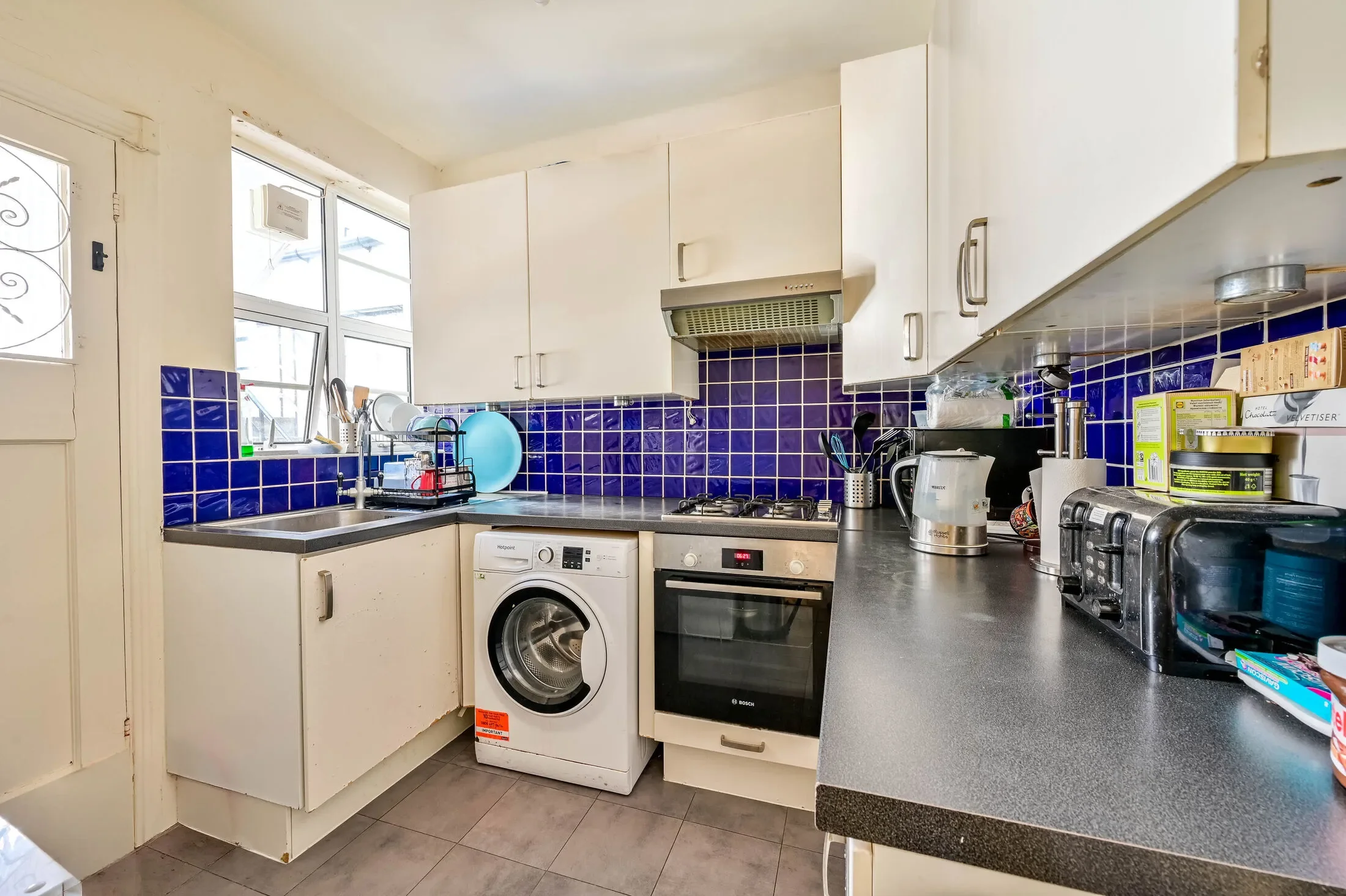 Flat Wimbledon Hill Road in Greater London