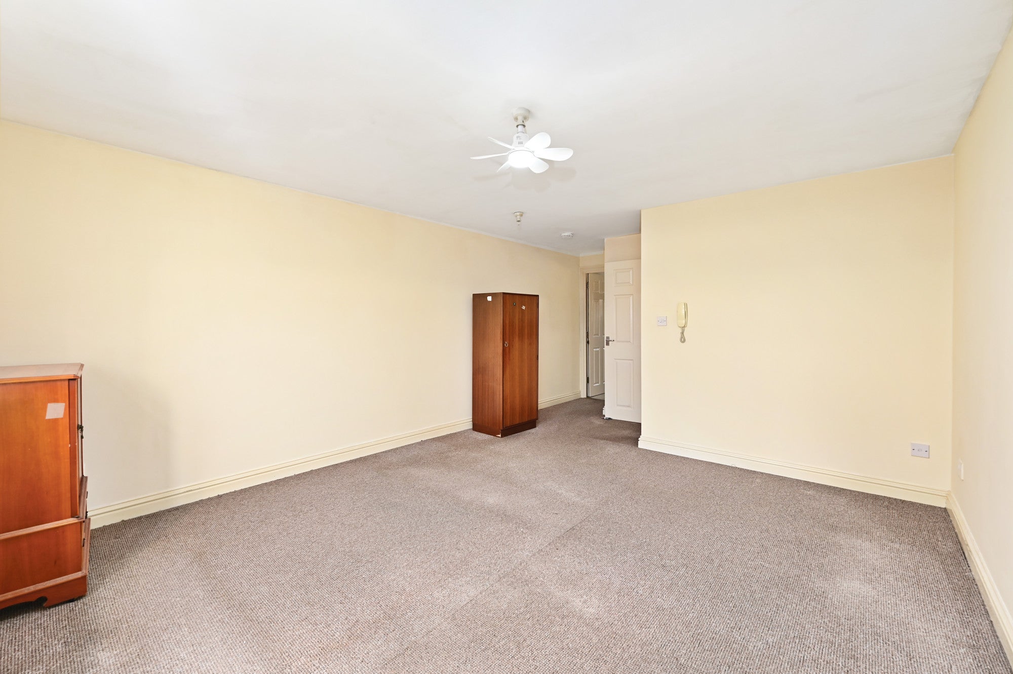 Room Station Road in Rushmoor