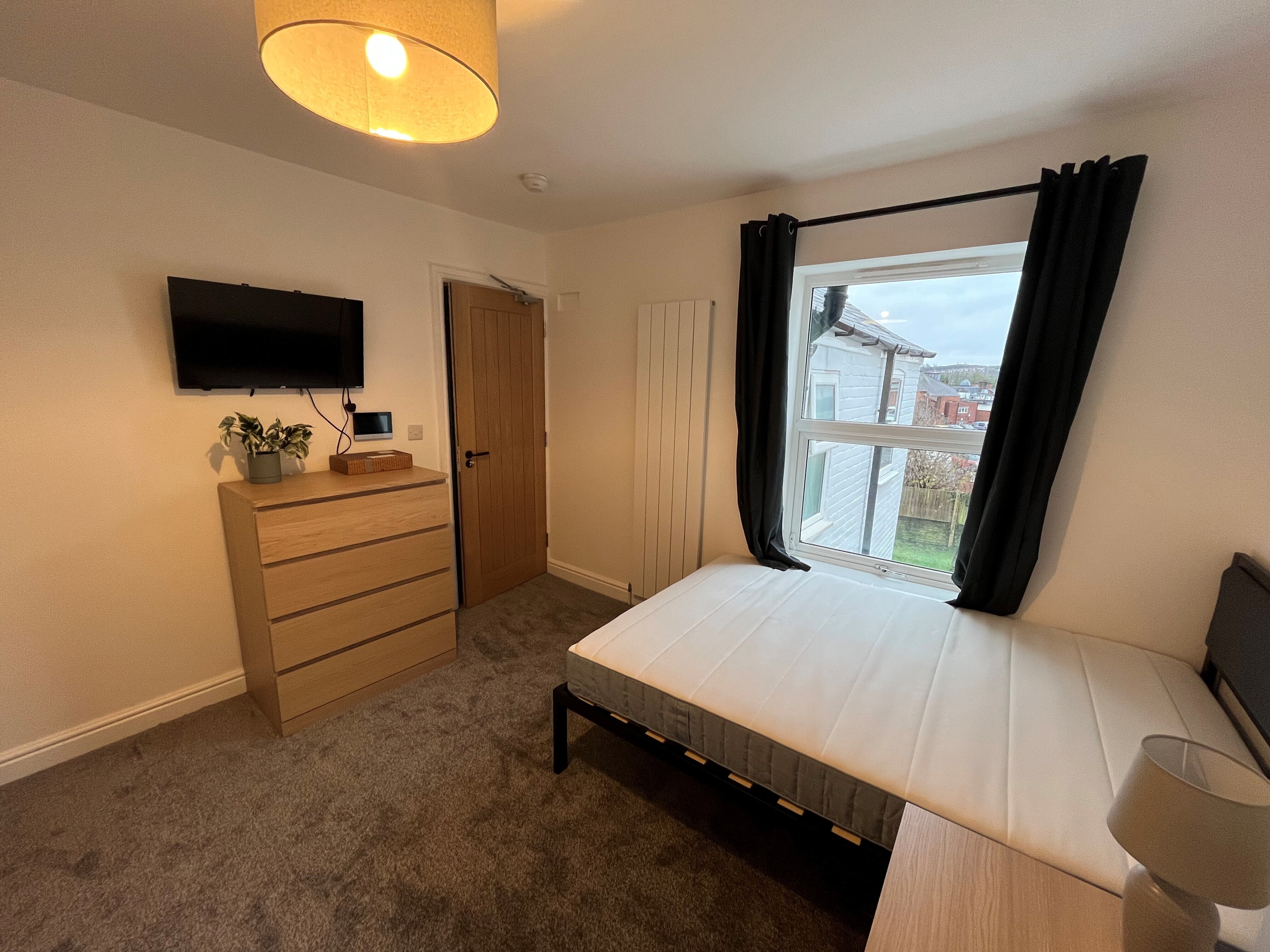 Room West Hill Drive in Mansfield Woodhouse