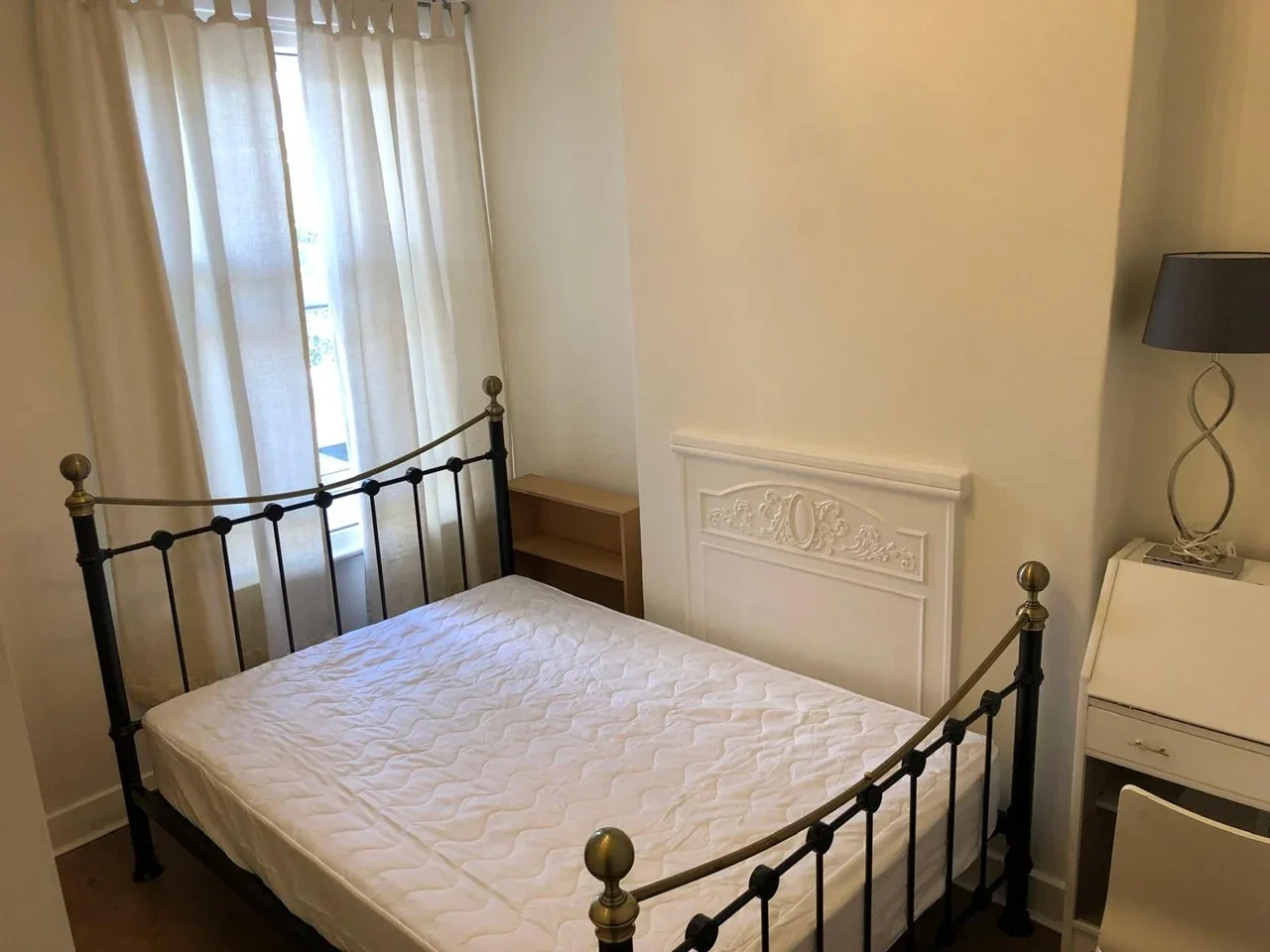 Room Latimer Road in Greater London