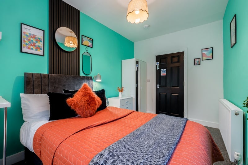 Room High Street in Nuneaton and Bedworth