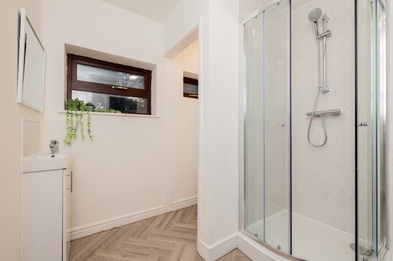 Room High Street in Nuneaton and Bedworth