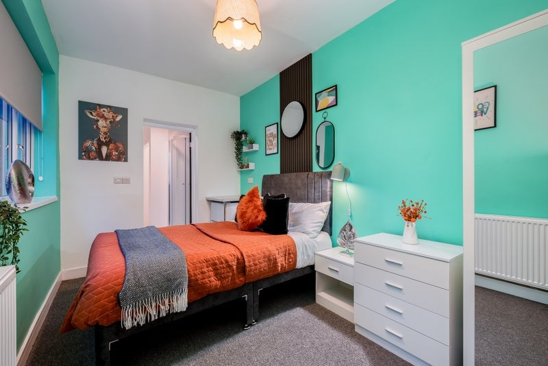Room High Street in Nuneaton and Bedworth