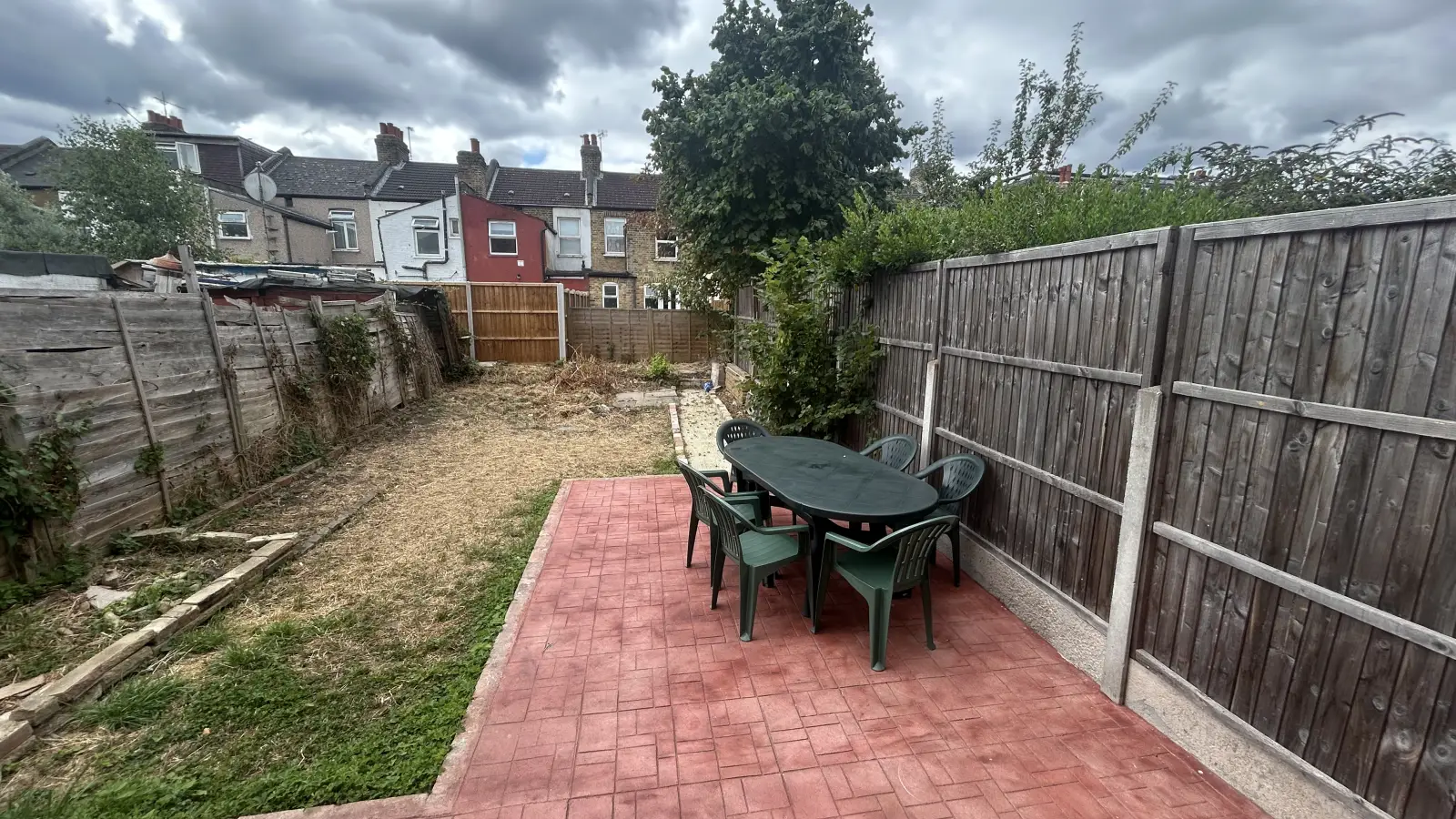 Flat Cheddington Road in Greater London