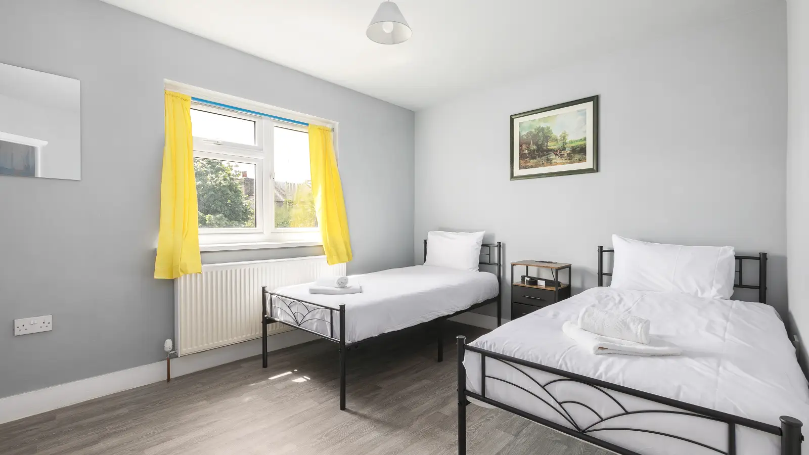 Flat Cheddington Road in Greater London