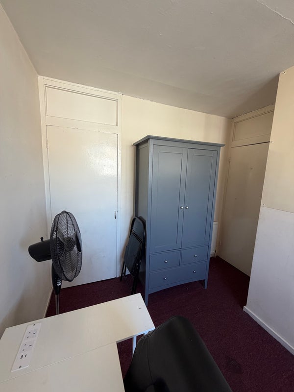 Room Swanwick Close in Greater London
