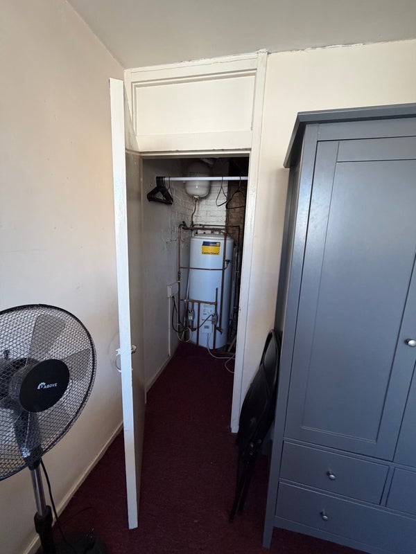 Room Swanwick Close in Greater London