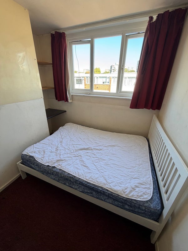 Room Swanwick Close in Greater London