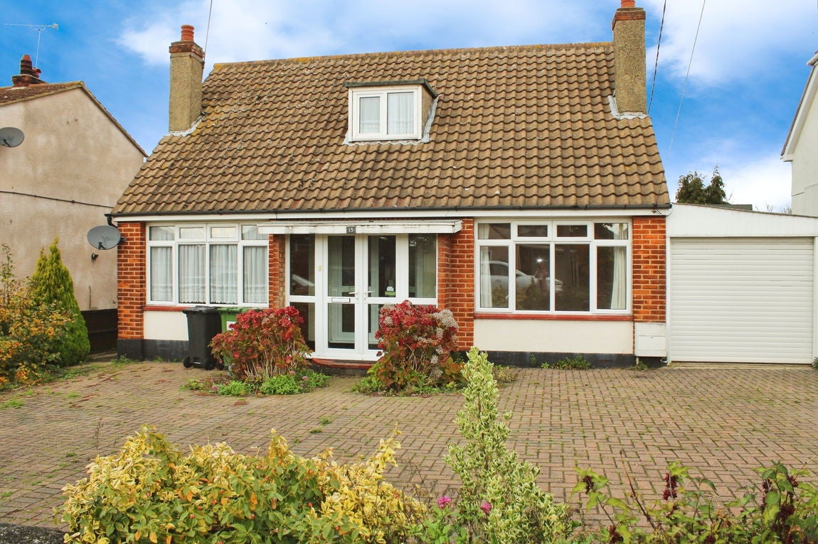 House Bowers Court Drive in Basildon
