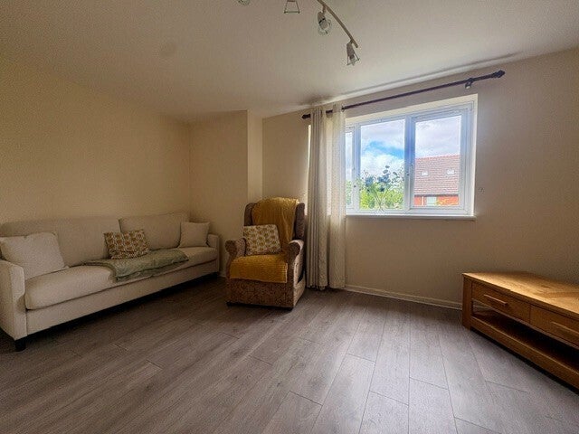 Flat Farriers Close in Swindon