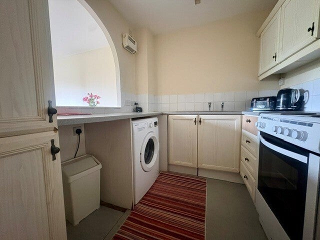 Flat Farriers Close in Swindon