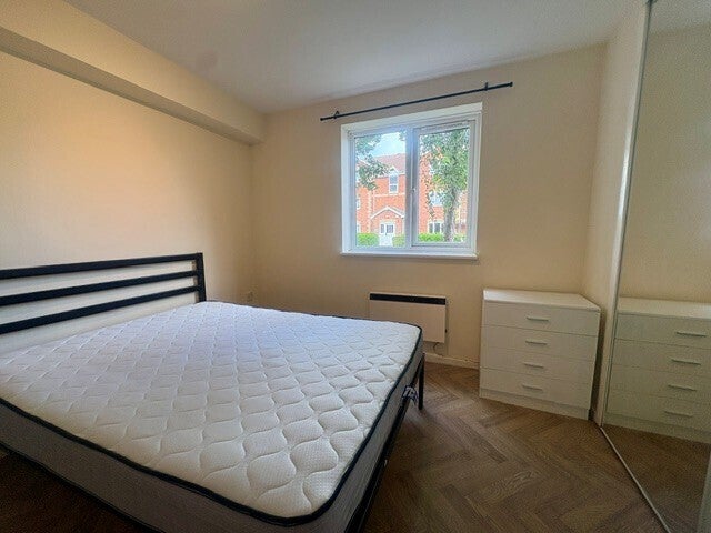 Flat Farriers Close in Swindon