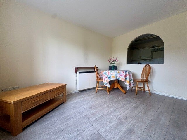 Flat Farriers Close in Swindon