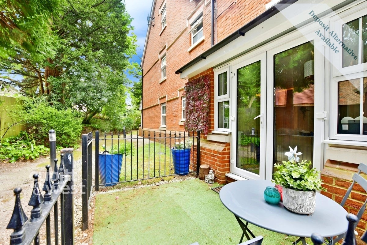 Flat Bennett Road in Greater London