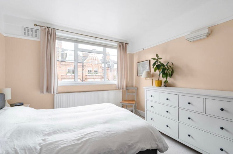 Room Hamlet Gardens in Greater London
