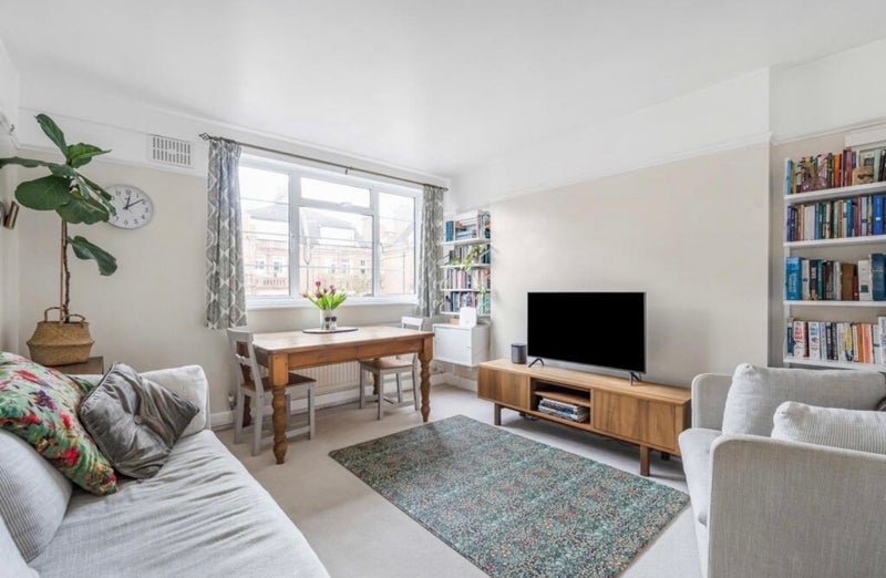 Room Hamlet Gardens in Greater London