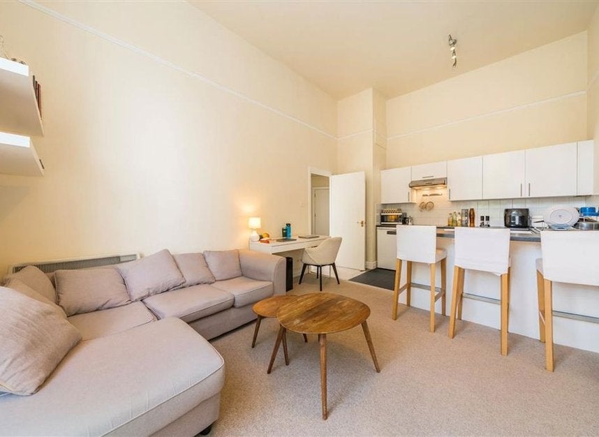 Flat Gloucester Terrace in City of Westminster