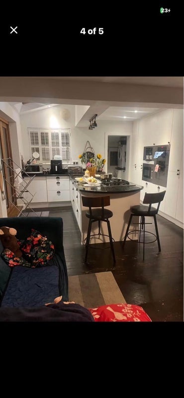 Room Dorset Road in Greater London