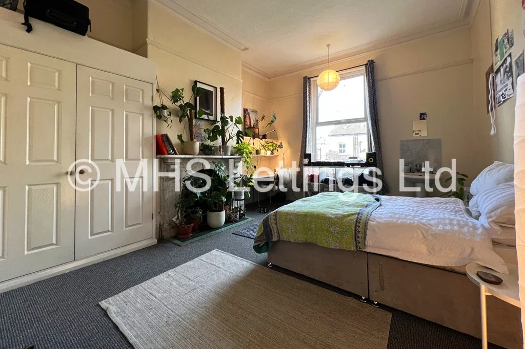 Flat Midland Passage in Leeds