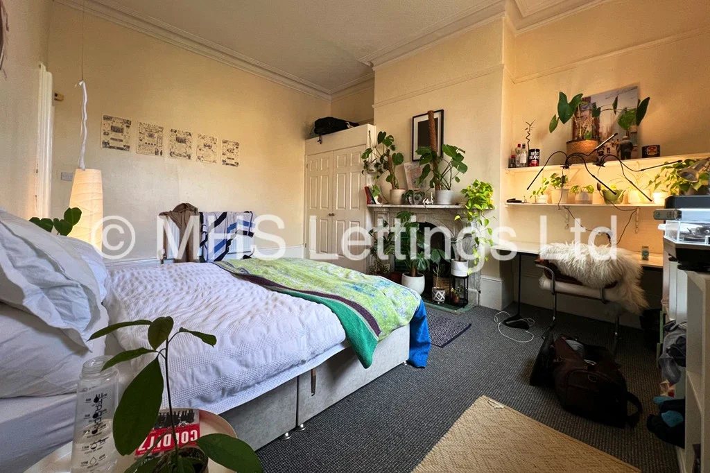 Flat Midland Passage in Leeds