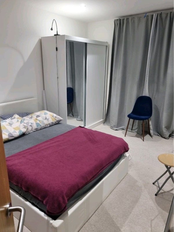 Room Hollydene in Greater London