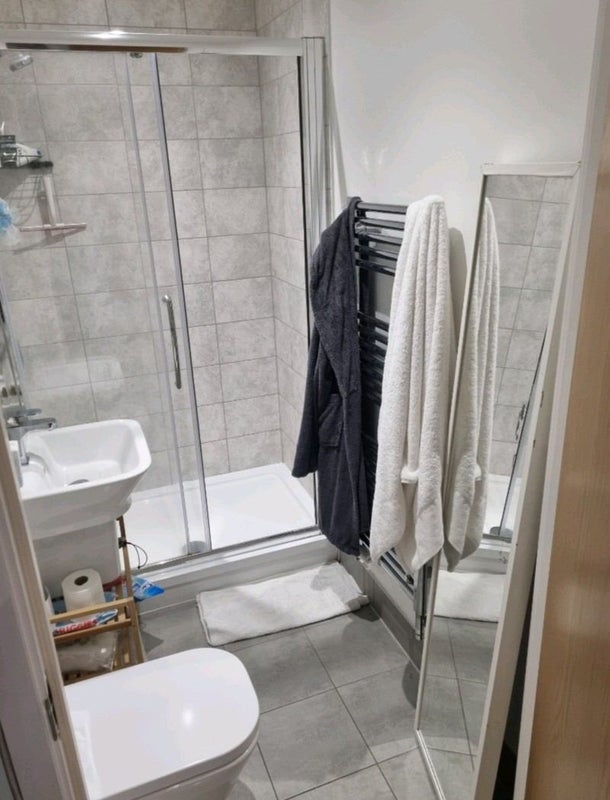 Room Hollydene in Greater London