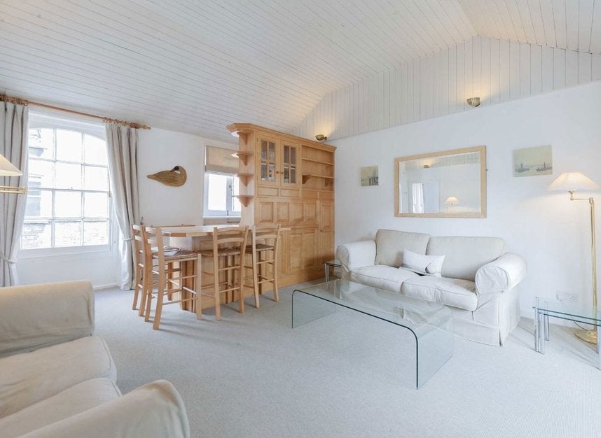 Flat Lucerne Mews in Greater London