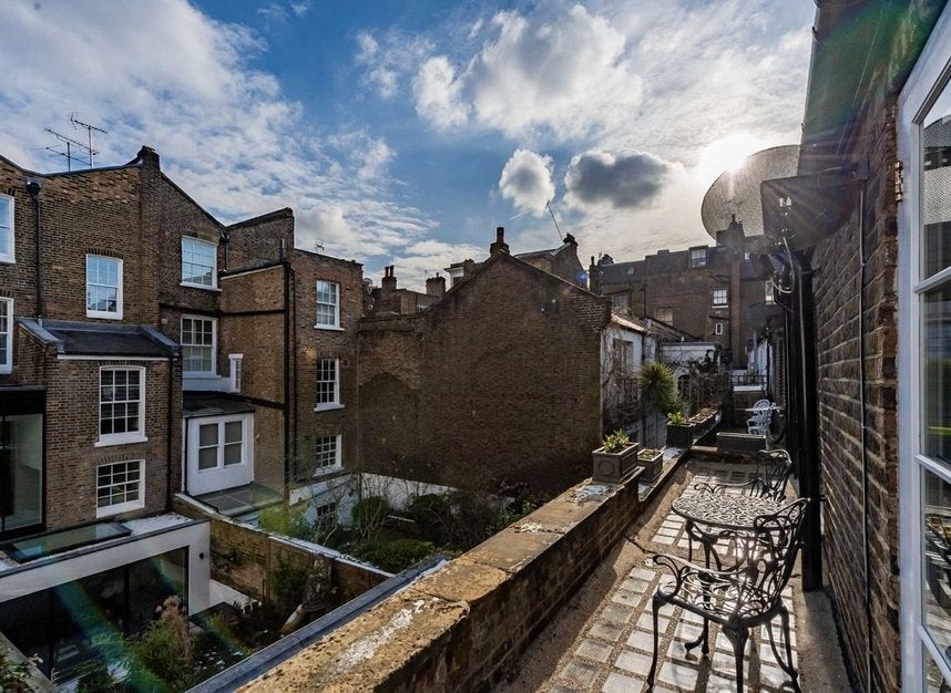 Flat Lucerne Mews in Greater London