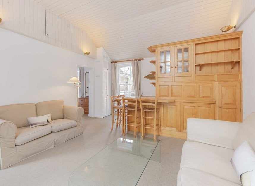Flat Lucerne Mews in Greater London