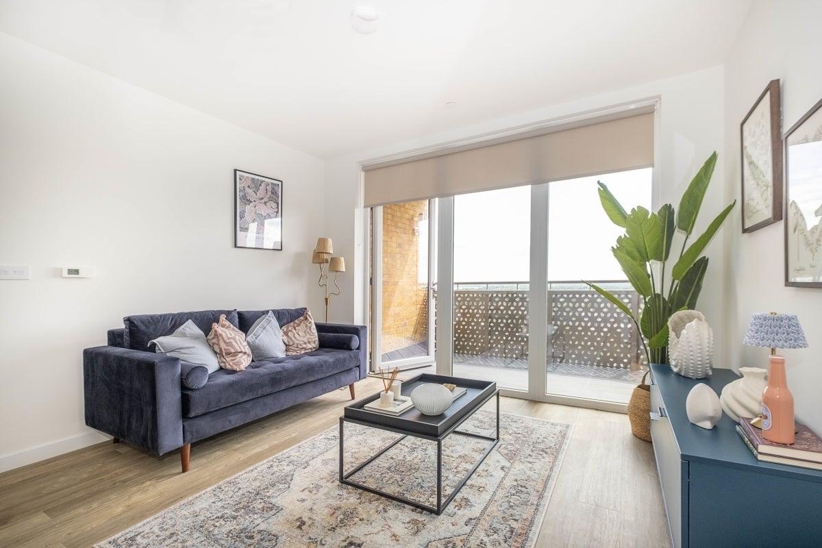 Flat Elmsleigh Road in Borough of Spelthorne