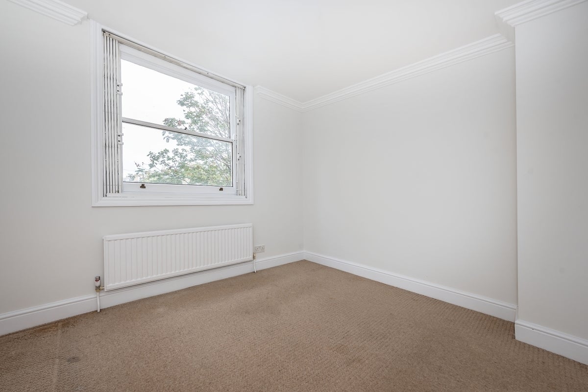 Flat Lilyville Road in Greater London