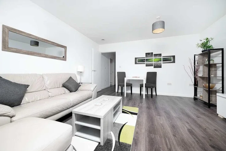 Flat Kidwells Close in Maidenhead