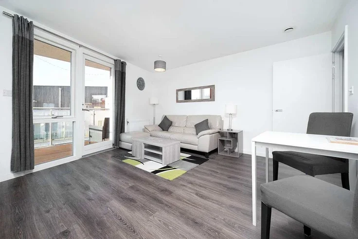 Flat Kidwells Close in Maidenhead