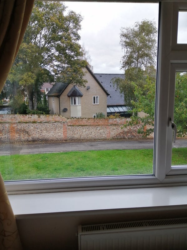 Room Pickwick Crescent in West Suffolk