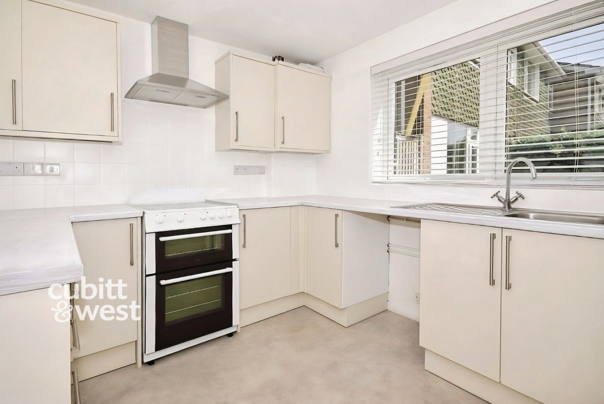 House Maude Close in Folkestone and Hythe District