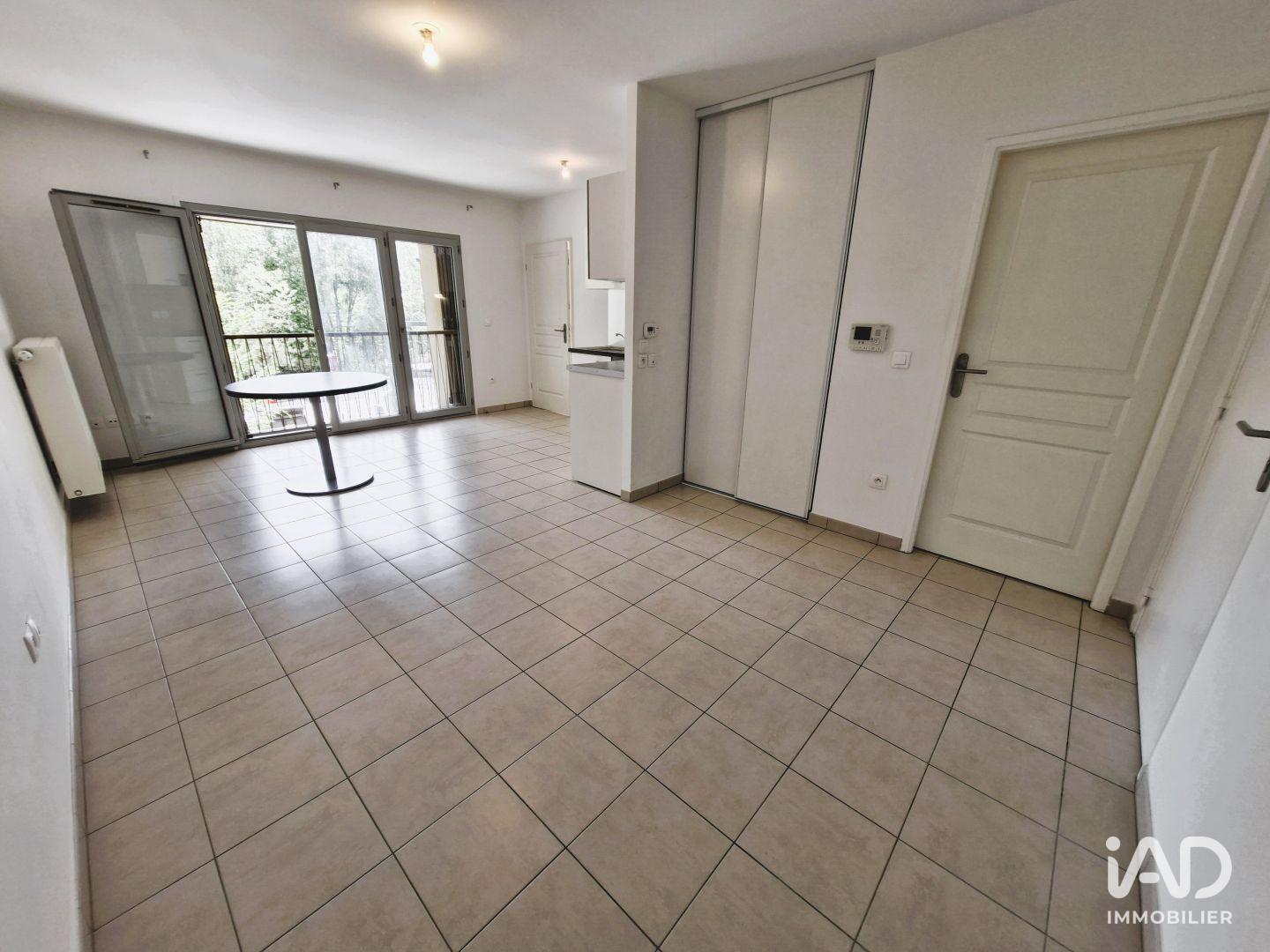 Flat Rue Assia Djebar in Bagneux