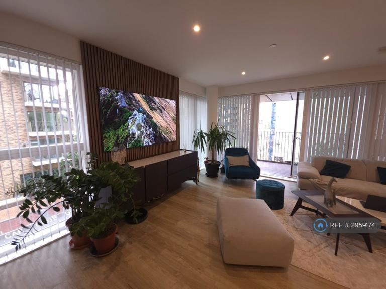 Room Anderson Road in Greater London