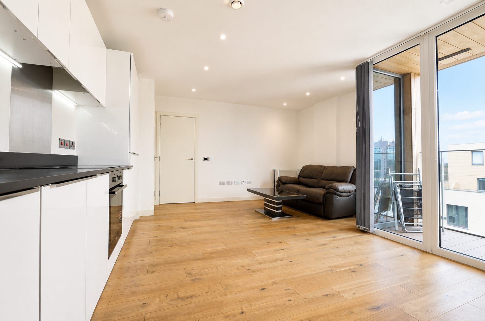 Flat Capitol Way in Greater London