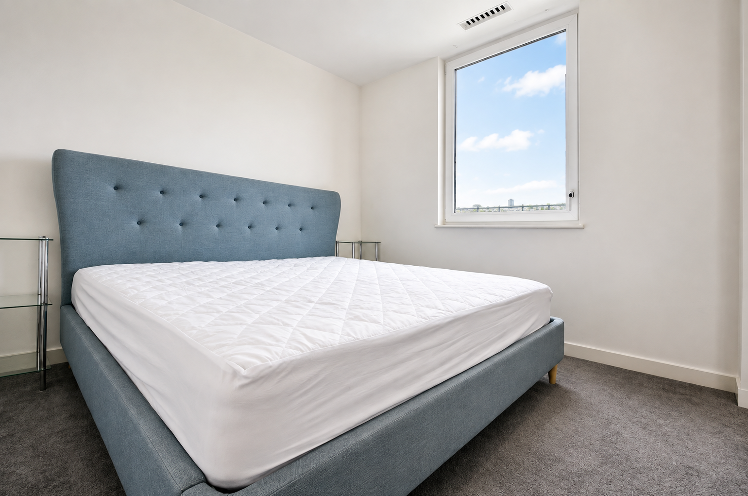 Flat Capitol Way in Greater London
