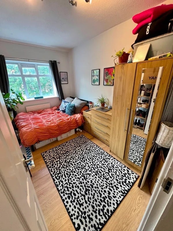 Room Three Colt Street in Greater London