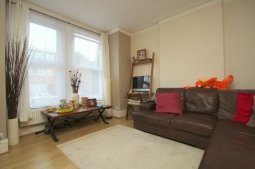Flat Palmerston Road in Greater London