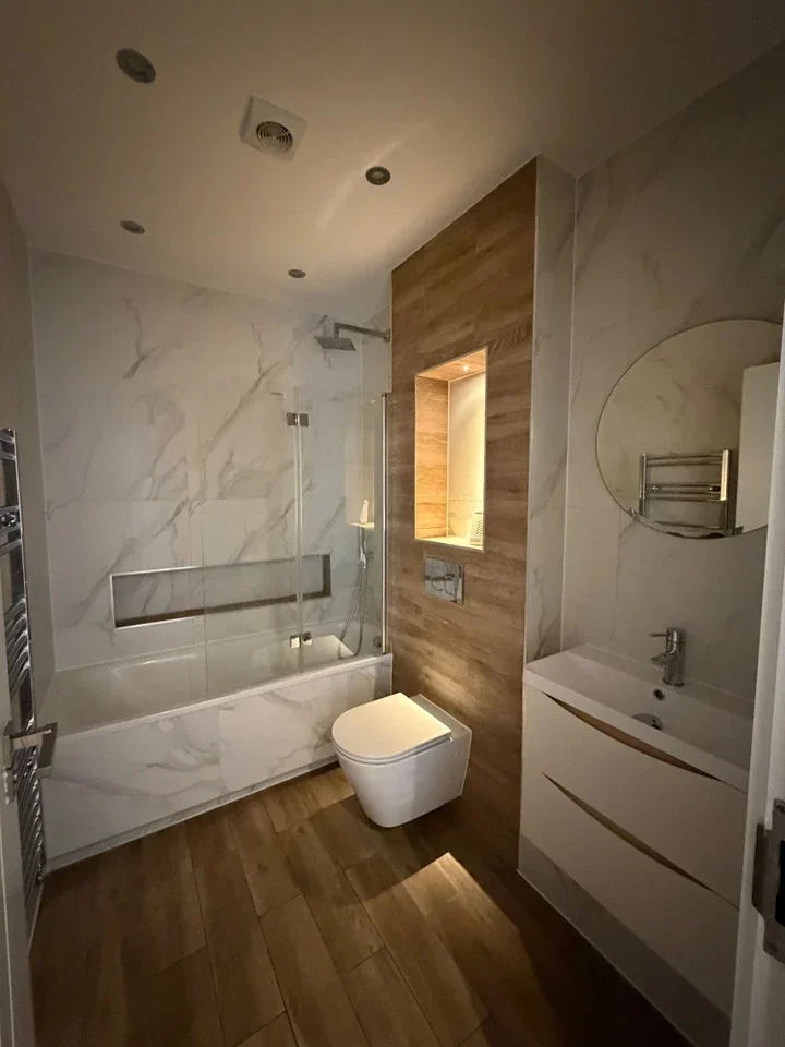 Flat Burdett Road in Greater London