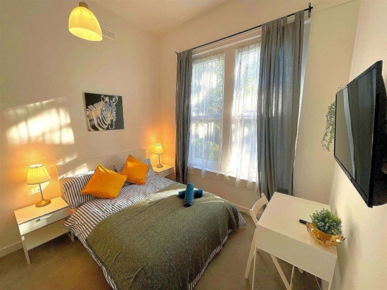 Room Finchley Road in Greater London