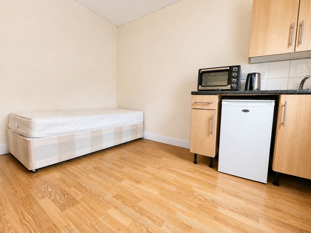 Room Cranbrook Park in Greater London