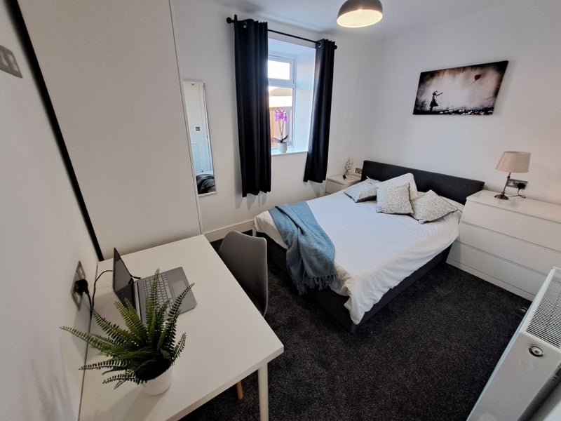 Room New Cheltenham Road in Bristol