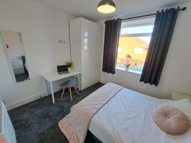 Room New Cheltenham Road in Bristol