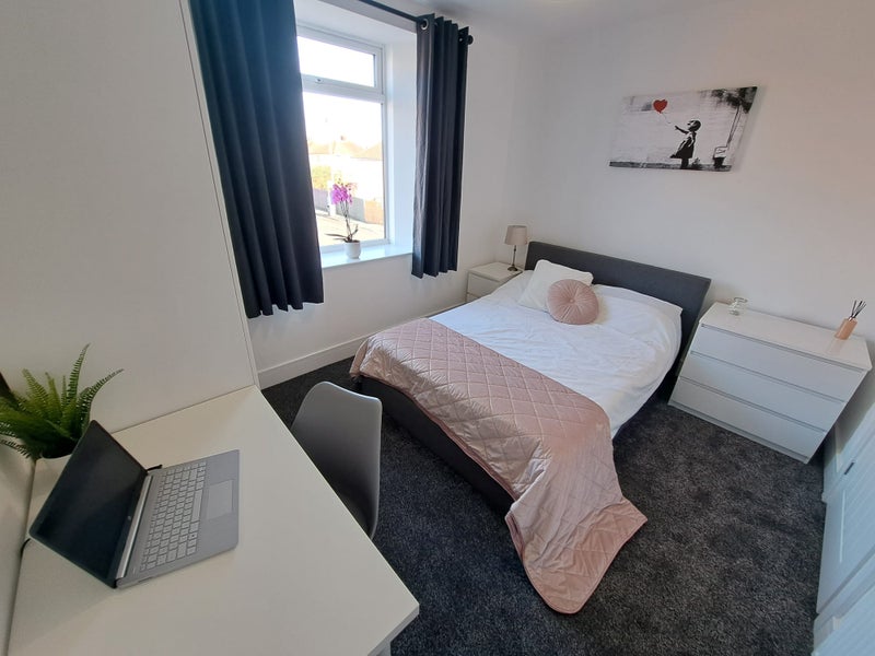 Room New Cheltenham Road in Bristol
