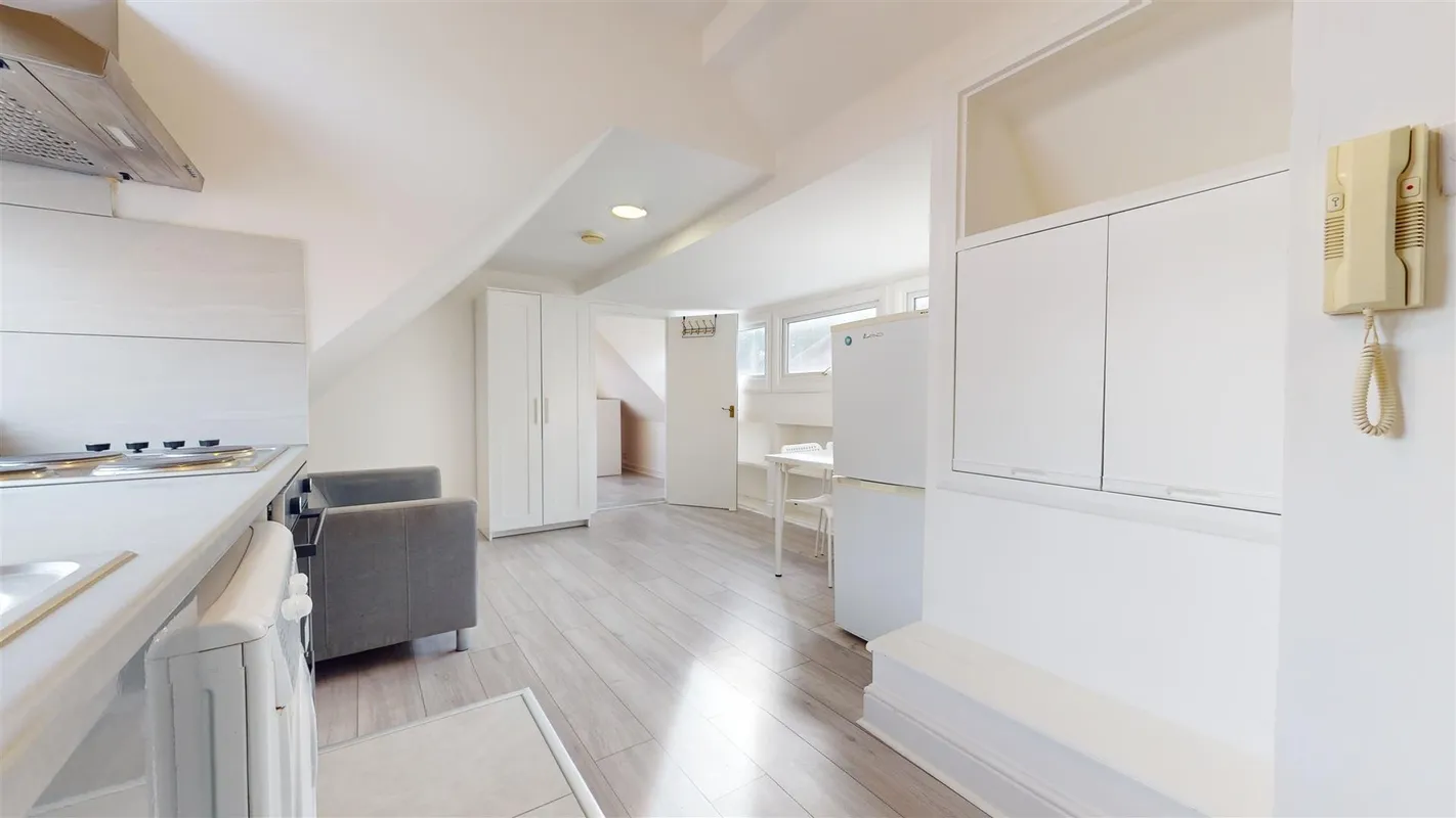 Flat Heathfield Park in Greater London